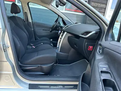 Peugeot 207 - Thumbnail 11