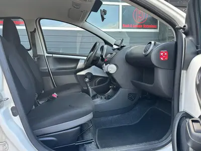 Toyota Aygo - Thumbnail 10