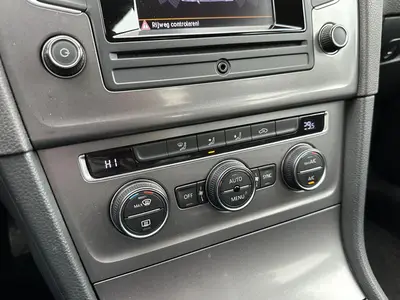 Volkswagen Golf - Thumbnail 17