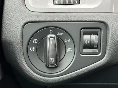 Volkswagen Golf - Thumbnail 24