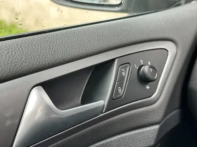 Volkswagen Golf - Thumbnail 25