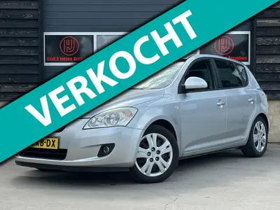 Kia cee'd - Thumbnail 1