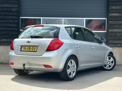 Kia cee'd - Thumbnail 4