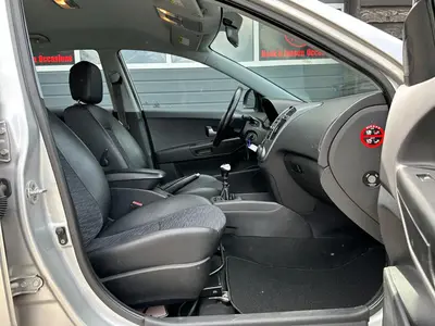 Kia cee'd - Thumbnail 9