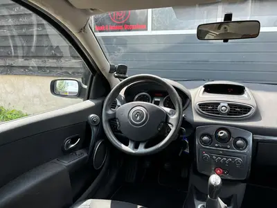 Renault Clio - Thumbnail 14