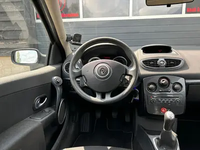 Renault Clio - Thumbnail 15