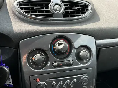 Renault Clio - Thumbnail 17