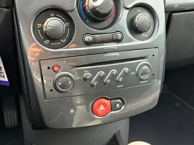 Renault Clio - Thumbnail 18