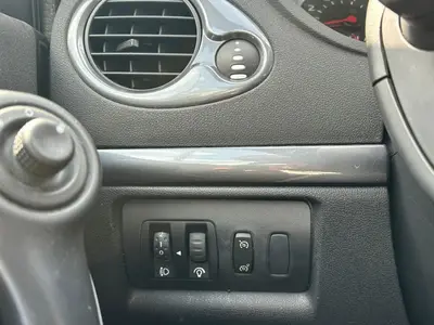 Renault Clio - Thumbnail 25