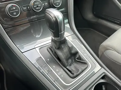 Volkswagen Golf - Thumbnail 21