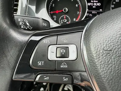 Volkswagen Golf - Thumbnail 25