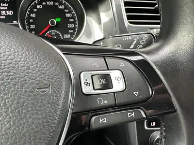 Volkswagen Golf - Thumbnail 26