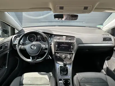 Volkswagen Golf - Thumbnail 11