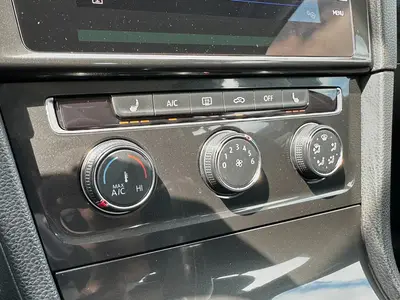 Volkswagen Golf - Thumbnail 18