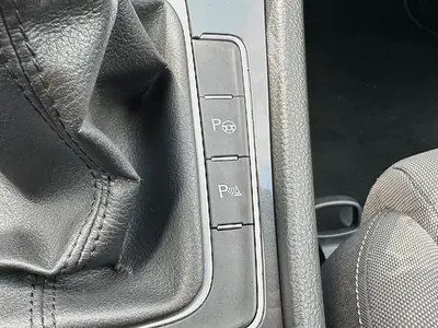 Volkswagen Golf - Thumbnail 21