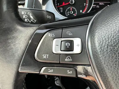 Volkswagen Golf - Thumbnail 24