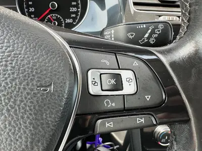 Volkswagen Golf - Thumbnail 25