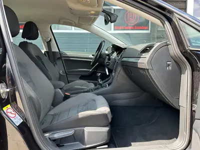 Volkswagen Golf - Thumbnail 10