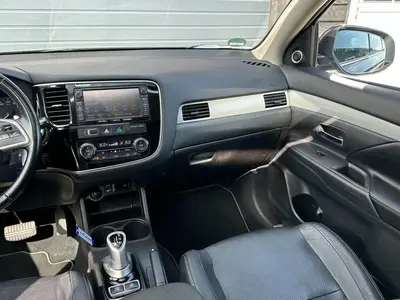 Mitsubishi Outlander - Thumbnail 13