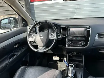 Mitsubishi Outlander - Thumbnail 14