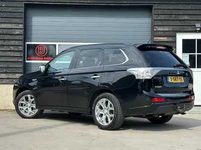 Mitsubishi Outlander - Thumbnail 4