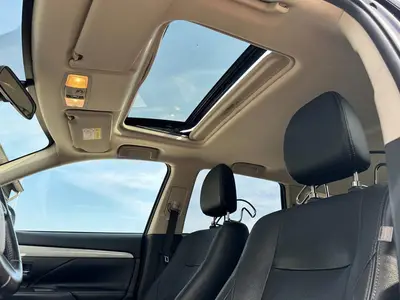 Mitsubishi Outlander - Thumbnail 9