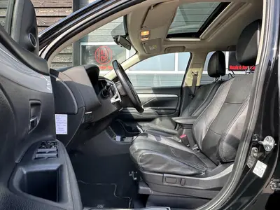 Mitsubishi Outlander - Thumbnail 10