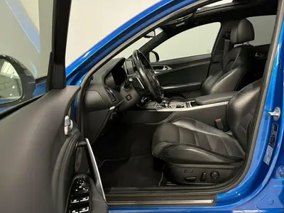 Kia Stinger - Thumbnail 10