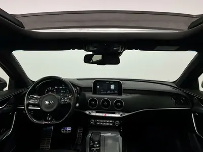Kia Stinger - Thumbnail 12