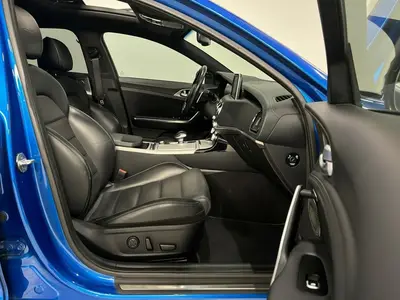 Kia Stinger - Thumbnail 9