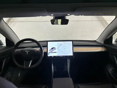 Tesla Model 3 - Thumbnail 12