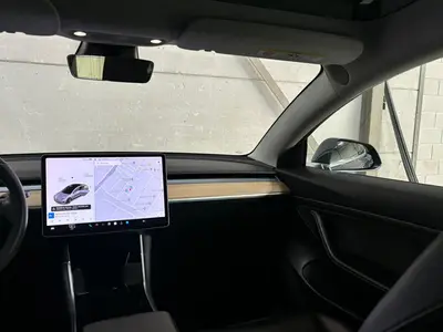 Tesla Model 3 - Thumbnail 13