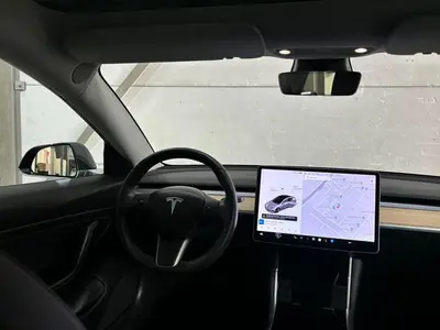 Tesla Model 3 - Thumbnail 14