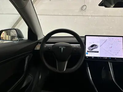 Tesla Model 3 - Thumbnail 15