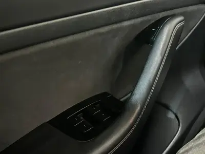 Tesla Model 3 - Thumbnail 16