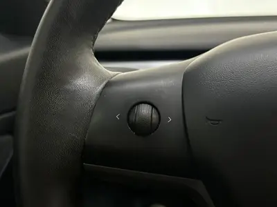 Tesla Model 3 - Thumbnail 17