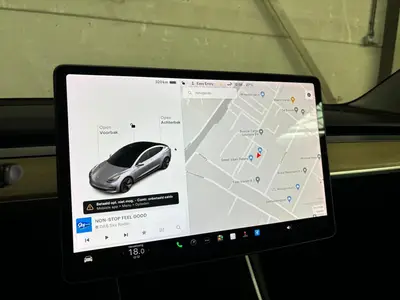 Tesla Model 3 - Thumbnail 21