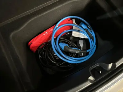 Tesla Model 3 - Thumbnail 24