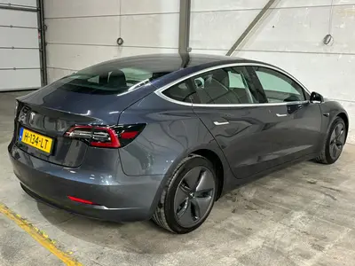 Tesla Model 3 - Thumbnail 28