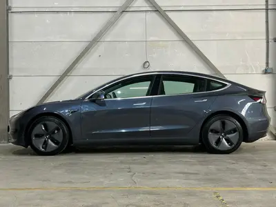 Tesla Model 3 - Thumbnail 7