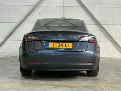 Tesla Model 3 - Thumbnail 9