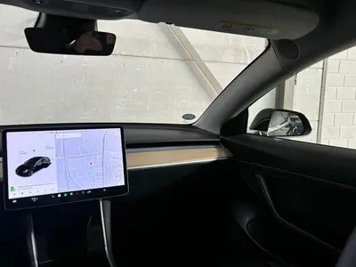 Tesla Model 3 - Thumbnail 12