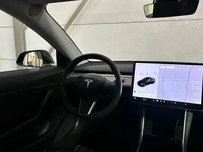 Tesla Model 3 - Thumbnail 13