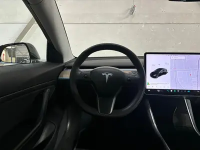 Tesla Model 3 - Thumbnail 14