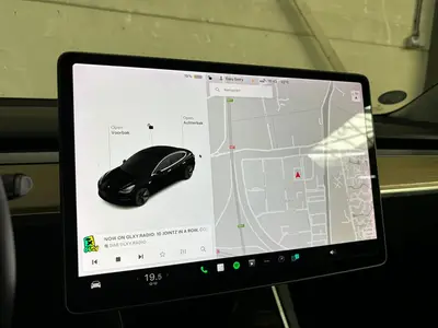 Tesla Model 3 - Thumbnail 15