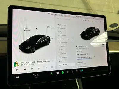 Tesla Model 3 - Thumbnail 16