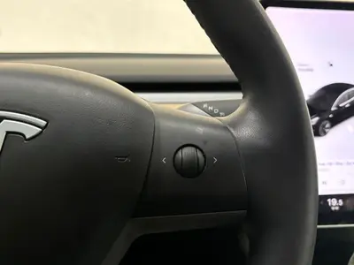 Tesla Model 3 - Thumbnail 18