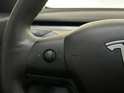 Tesla Model 3 - Thumbnail 19