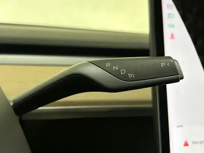 Tesla Model 3 - Thumbnail 21