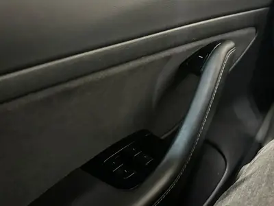 Tesla Model 3 - Thumbnail 22